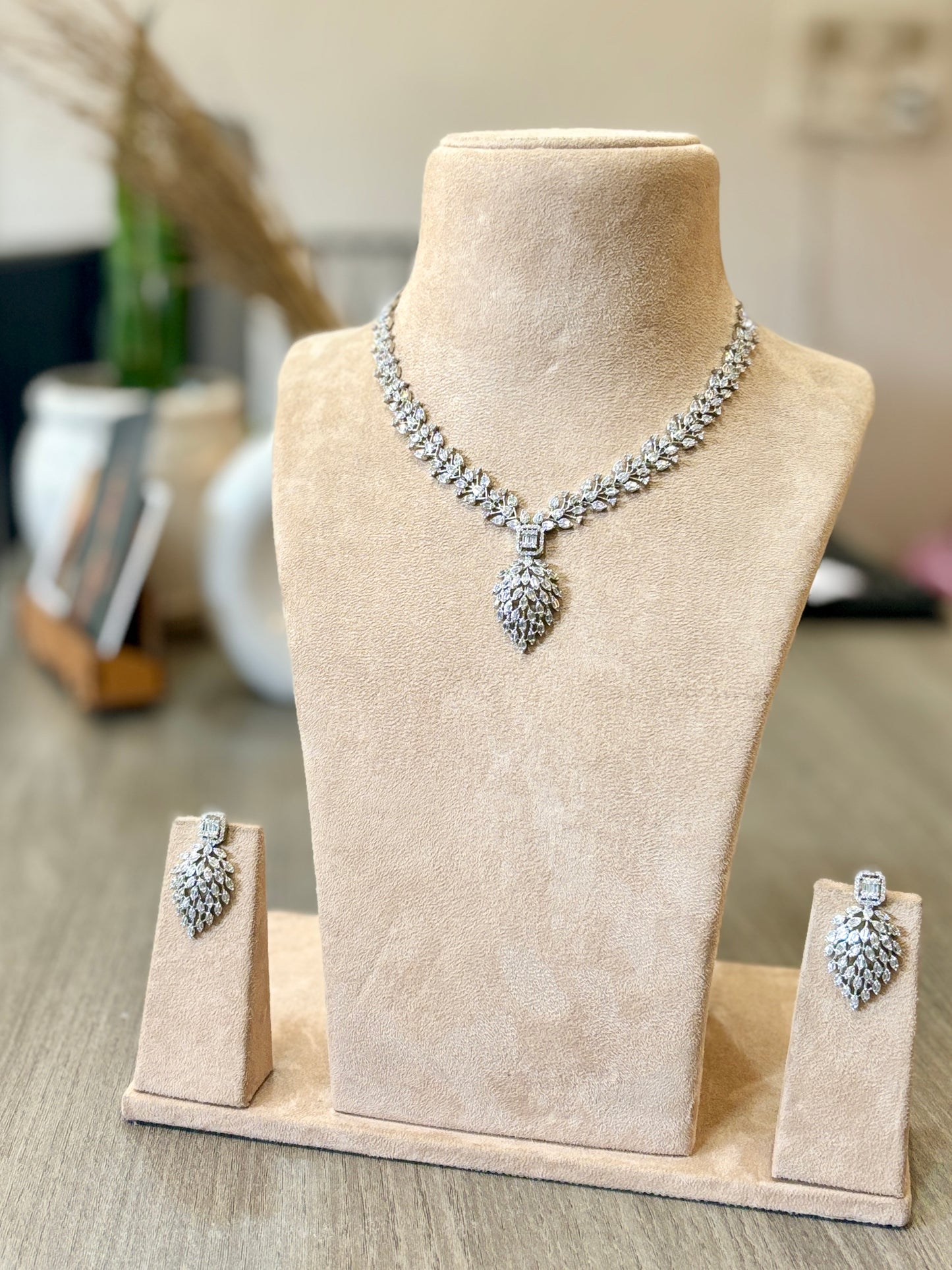 Royal Leaf Drop Diamond Necklace Set
