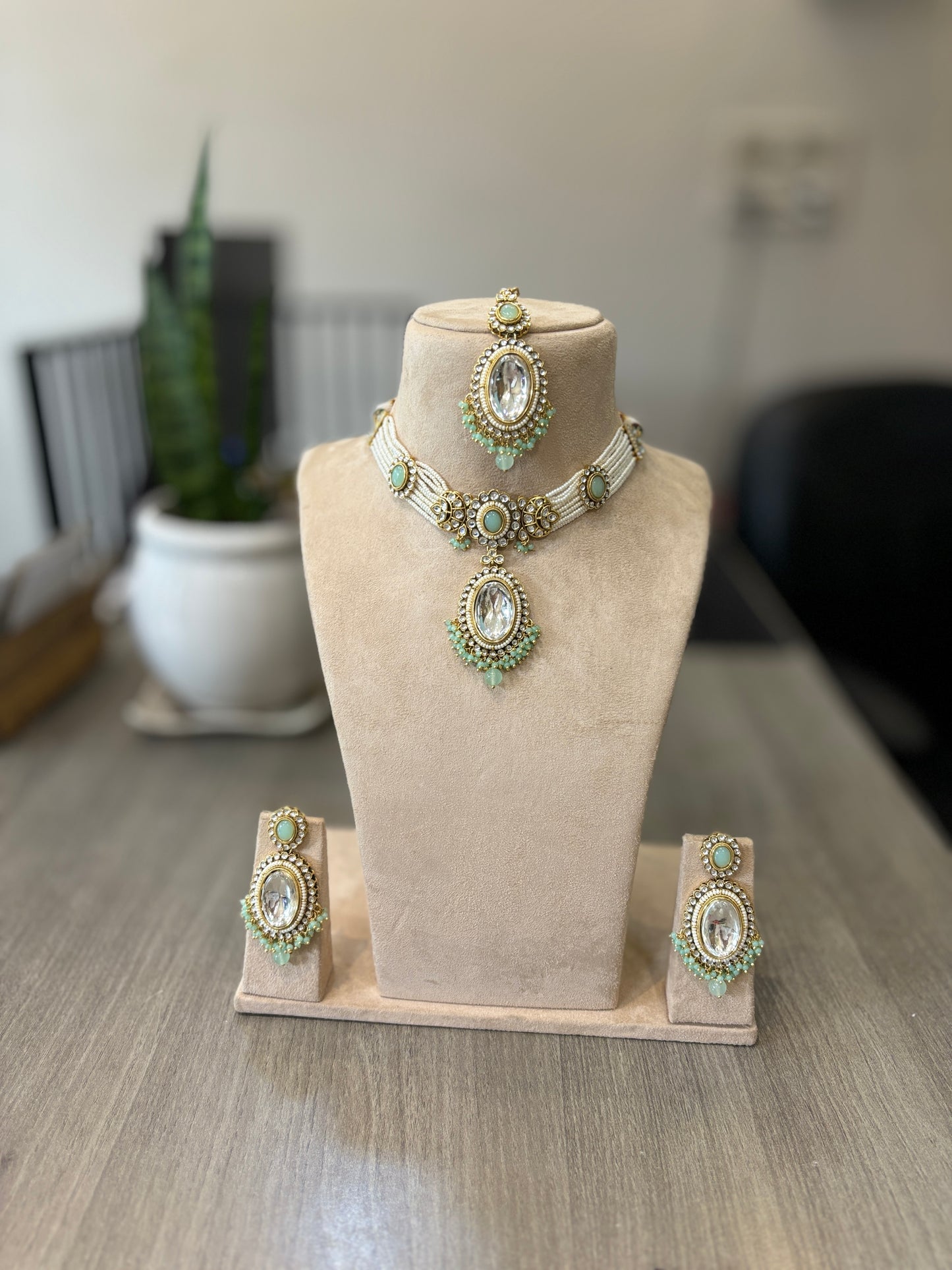 Emerald Aura Kundan Pearl Necklace Set