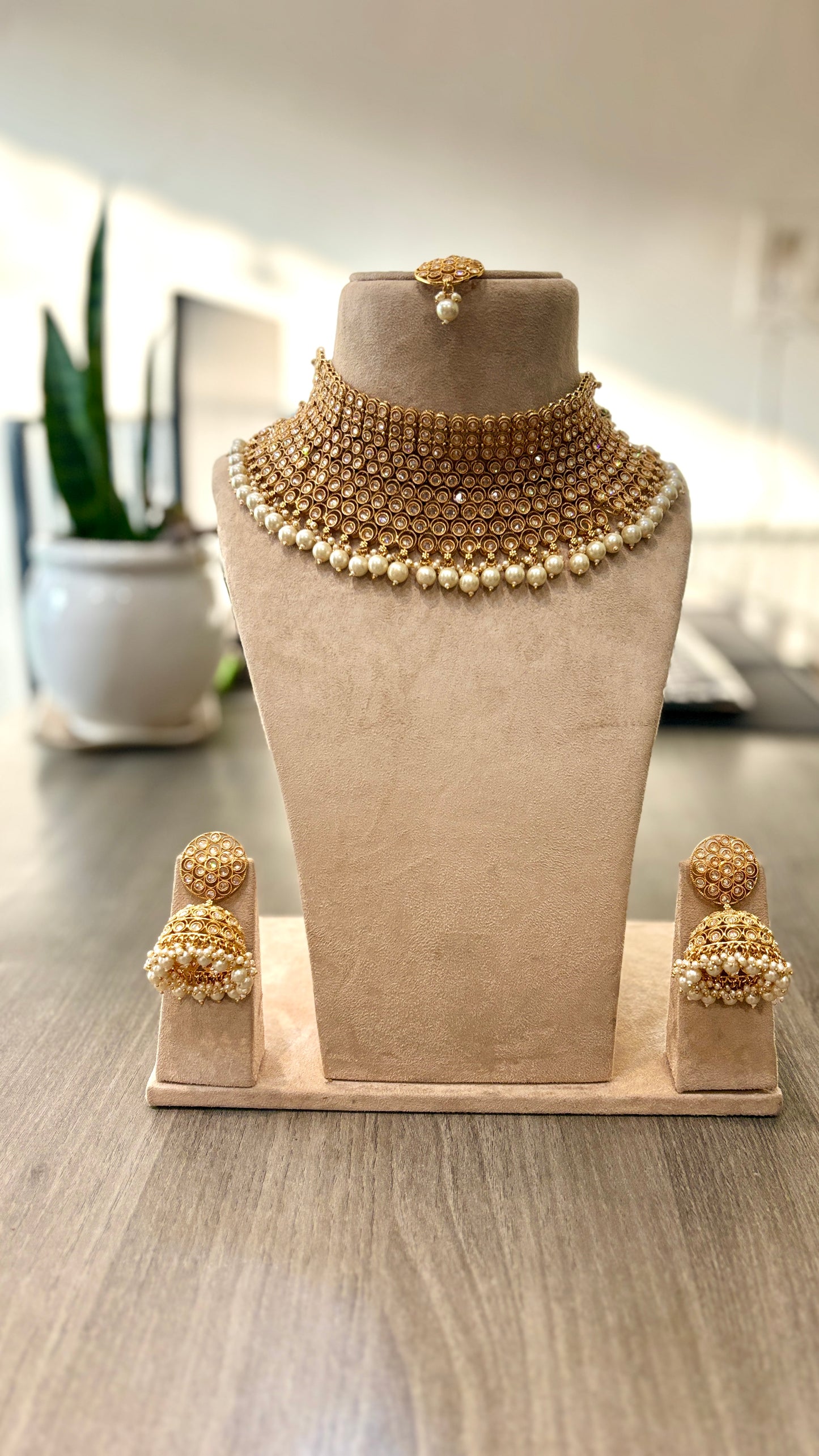 Golden Polki & Pearl Choker Jewelery Set