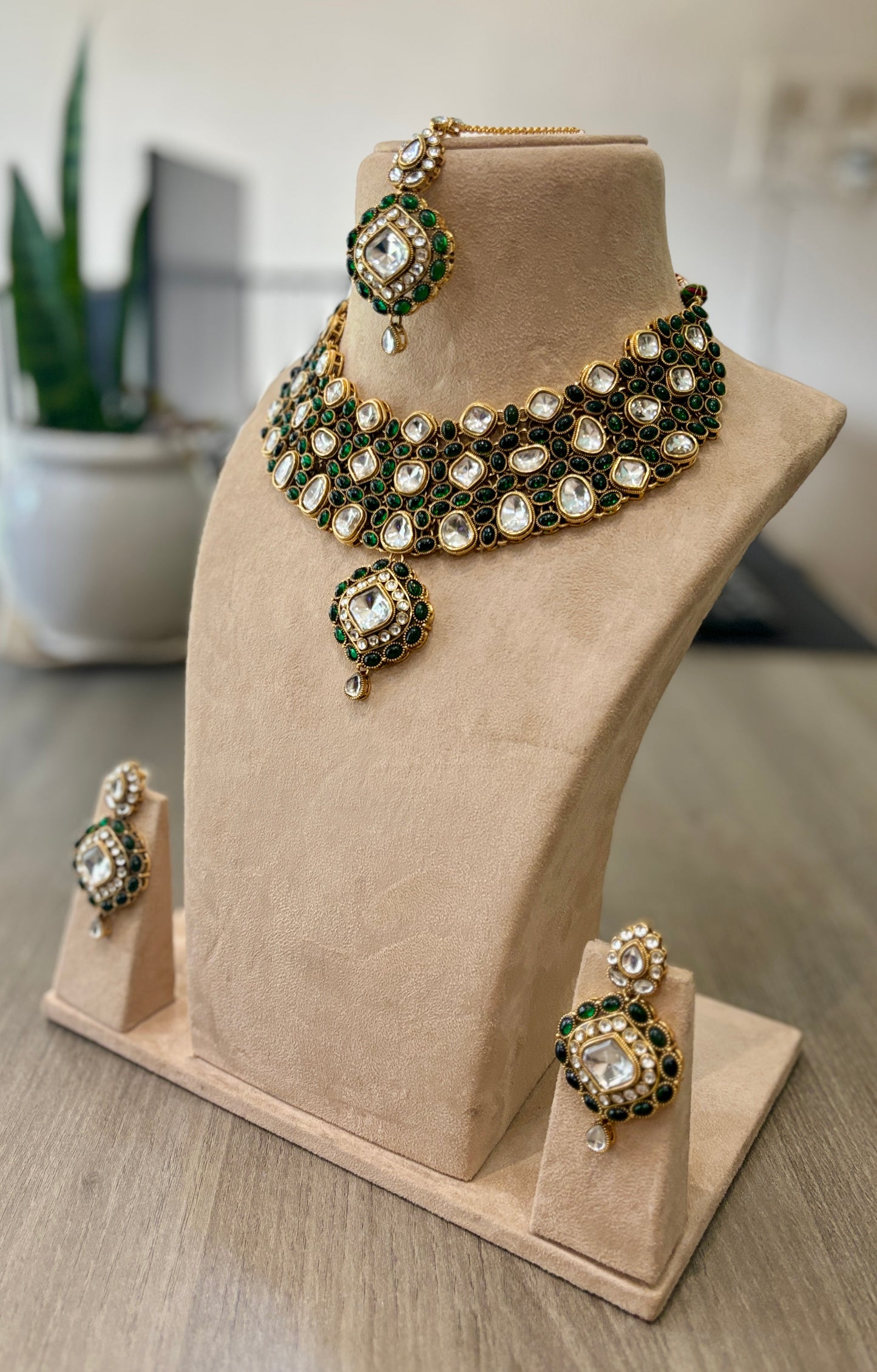 Regal Kundan and Emerald Choker Necklace Set