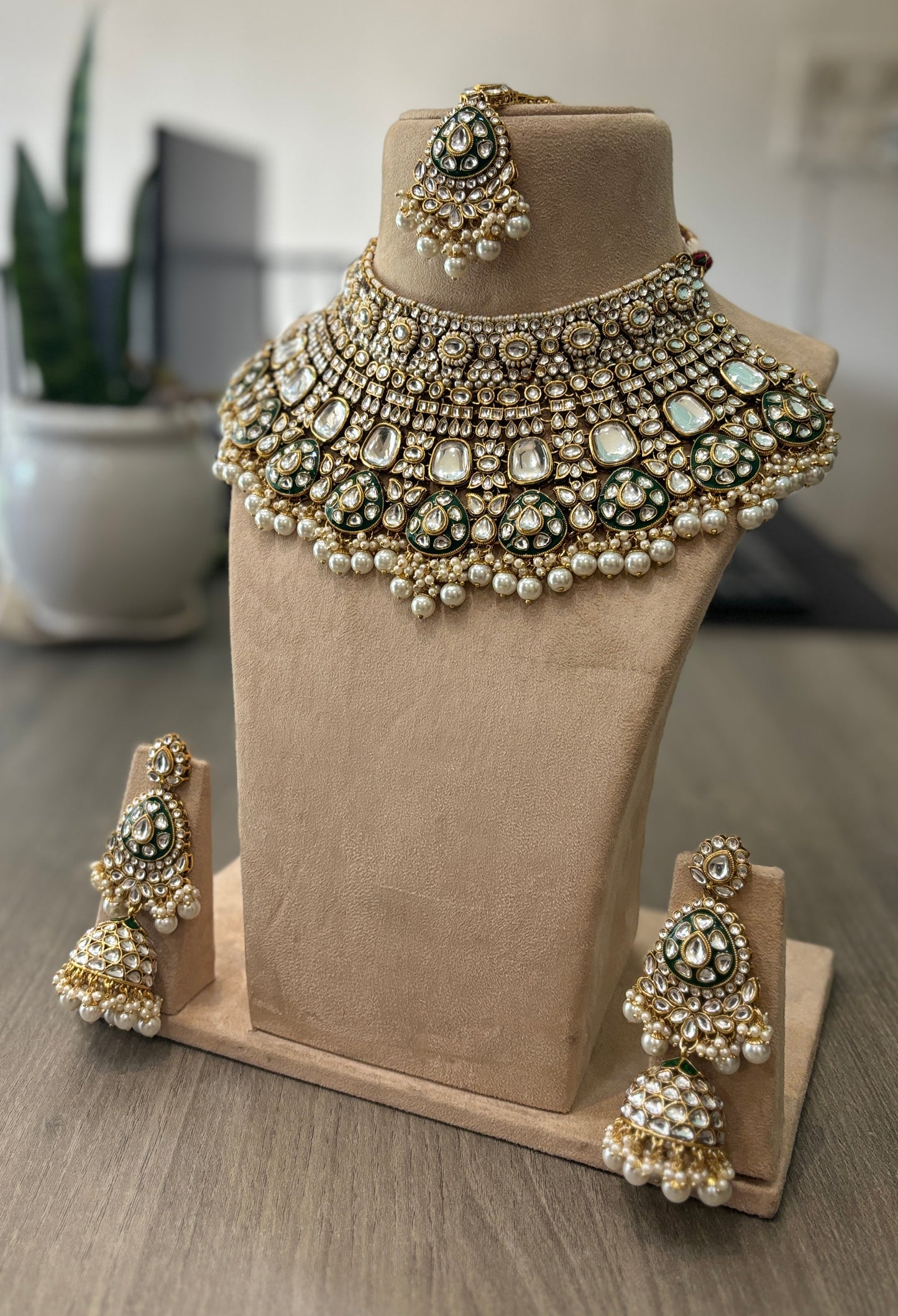 Regal Emerald Kundan Bridal Choker Set