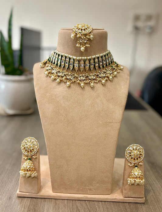 Aarvi Polki Choker Set – Gold Kundan Necklace with Pearl Drops & Jhumka Earrings