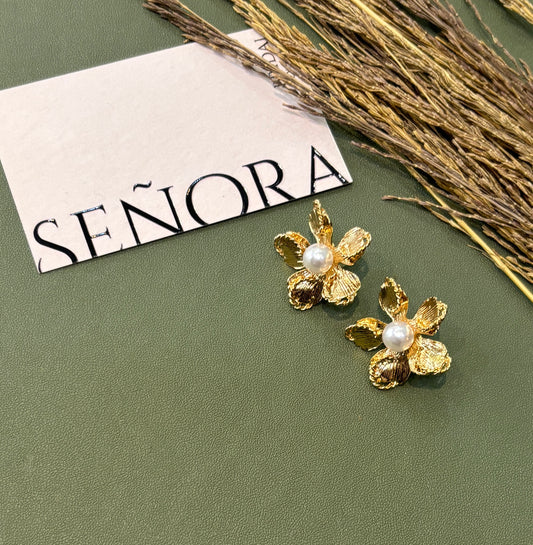 Amara Floral Pearl Stud Earrings