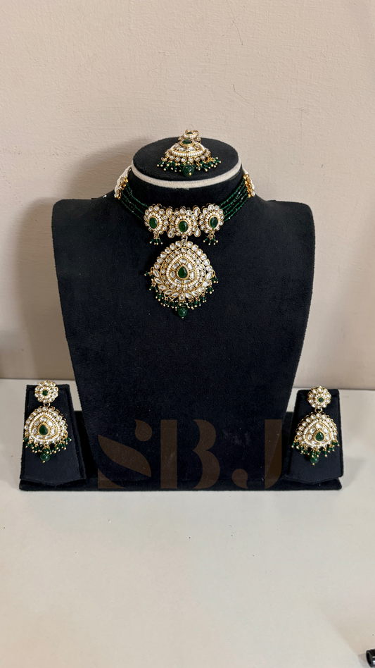 Emerald Green Kundan Choker Set with Earrings & Maang Tikka