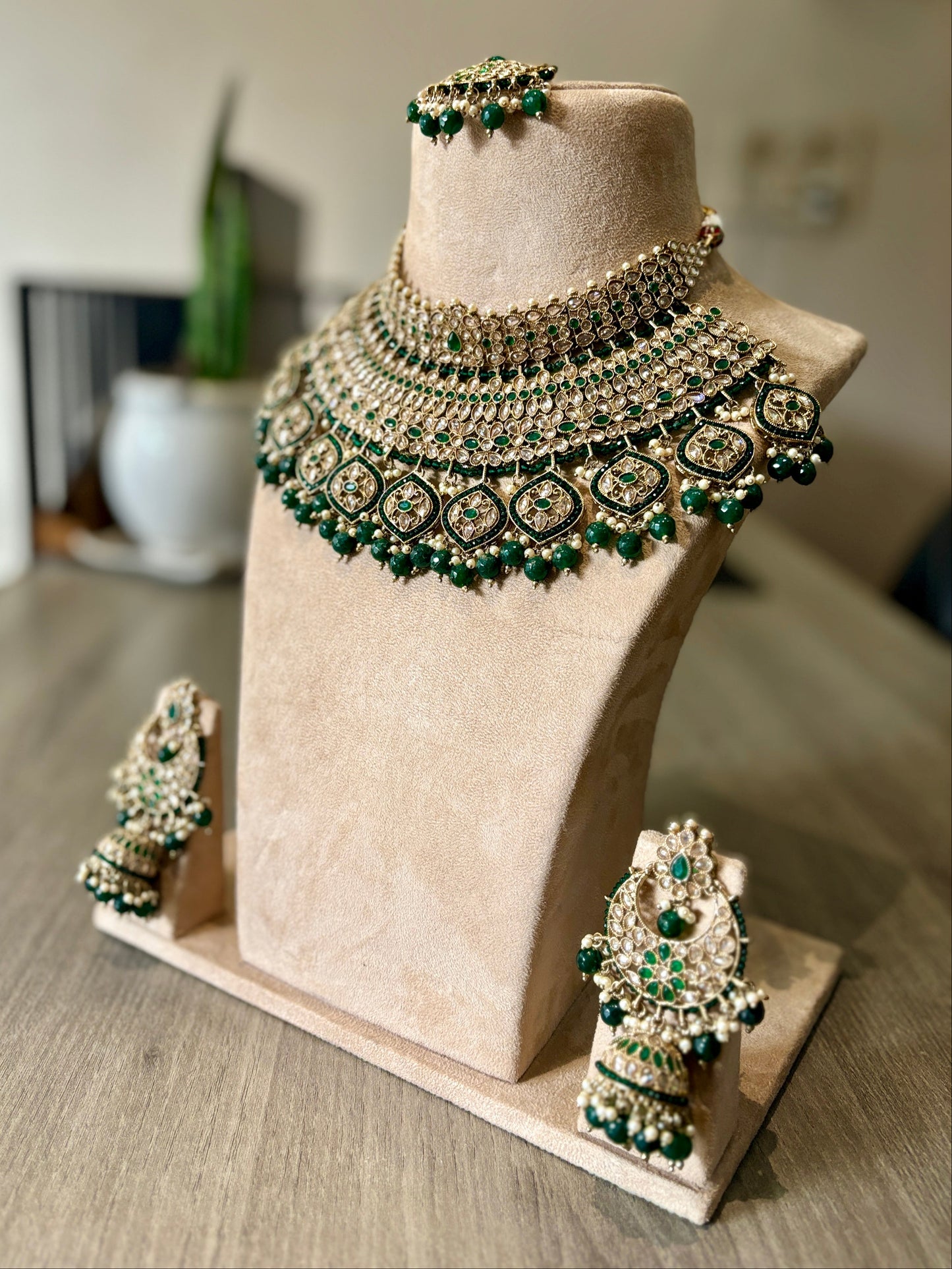 Majestic Emerald Filigree Kundan Bridal Choker Set