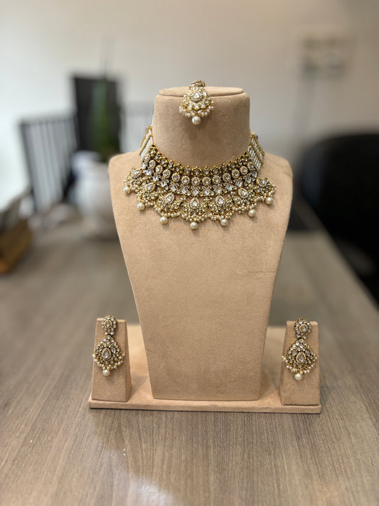 Ivory Royale Polki Choker Set – The Essence of Timeless Bridal Beauty