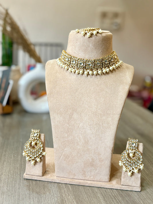 Traditional Gold Kundan Pearl Choker