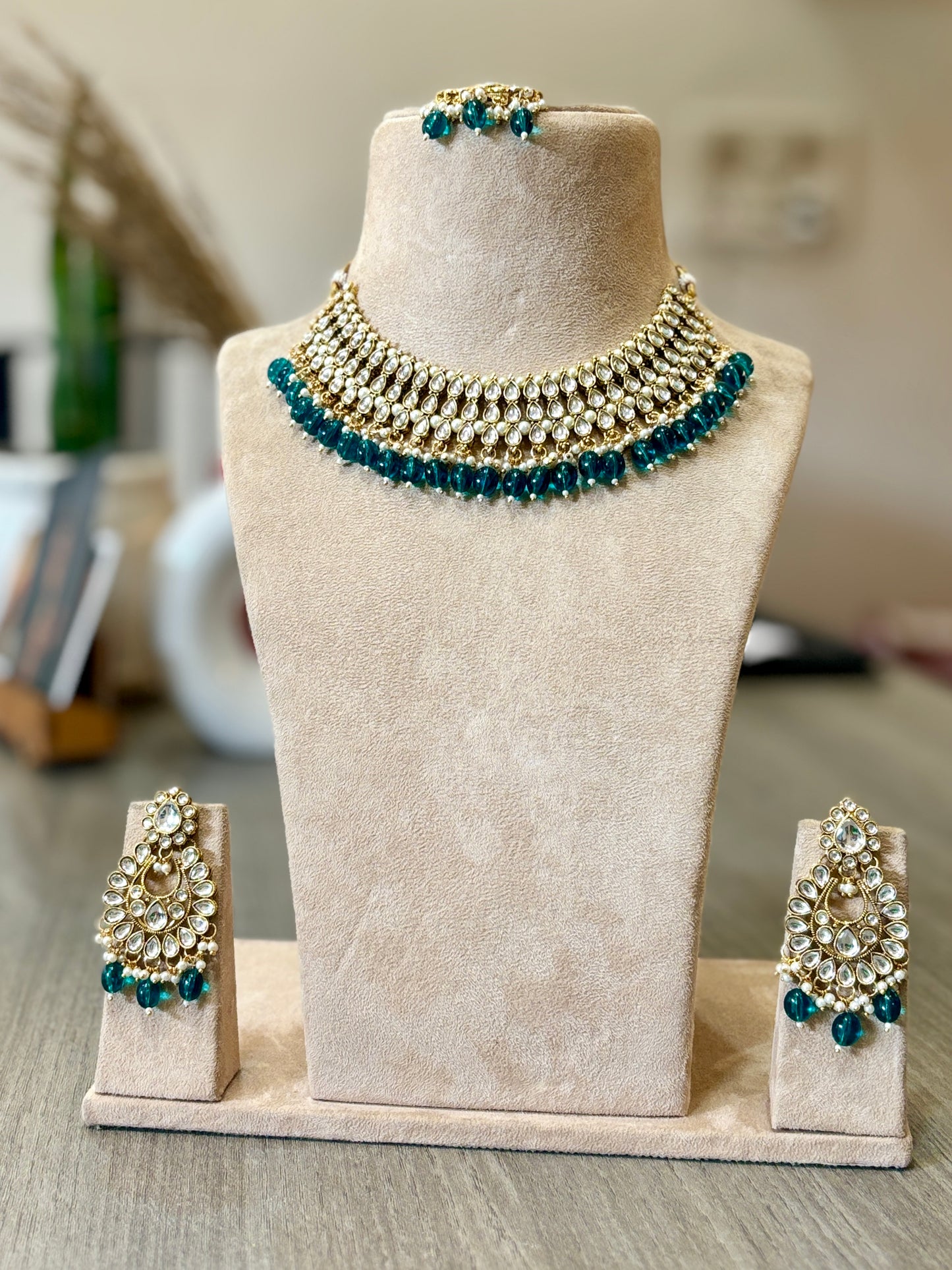 Emerald Elegance Kundan Necklace Set with Statement Earrings