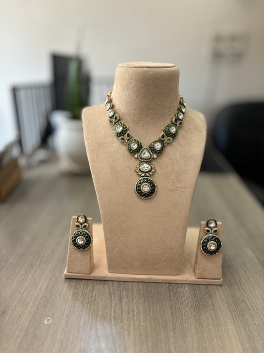 Araam Emerald Polki Necklace Set – Classic Kundan Elegance