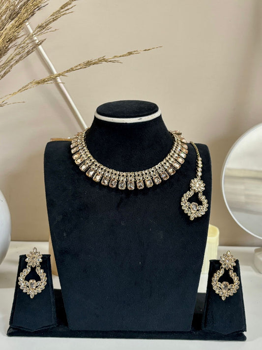 Elegant Kundan Necklace Set with Matching Earrings